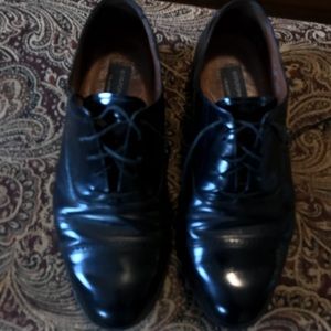 Men’s shoes size 11W